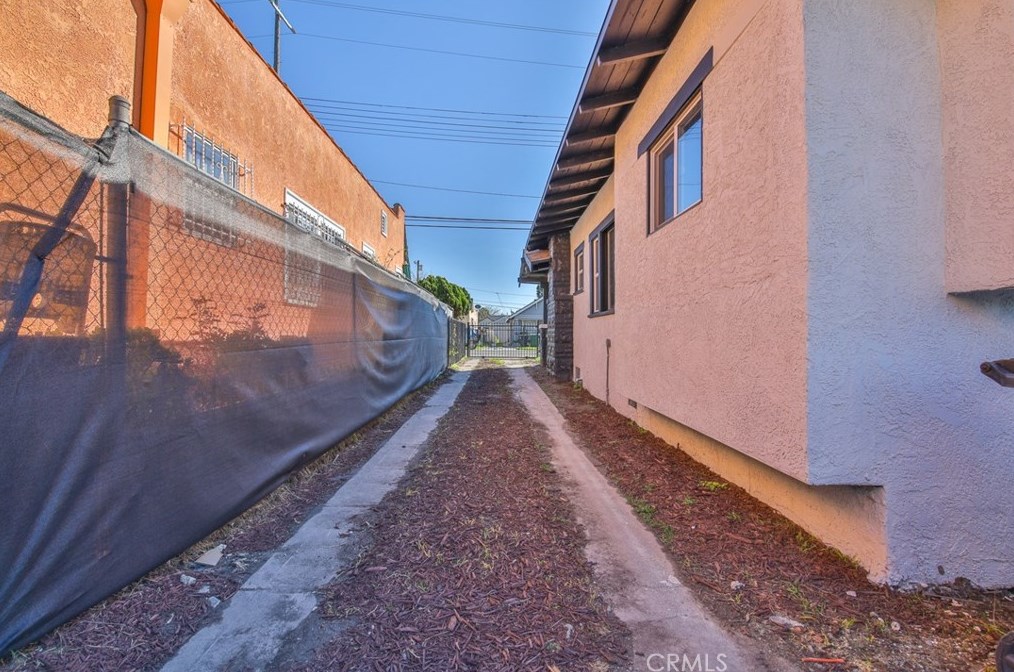 1437 54th St, Los Angeles CA  90011-4919 exterior