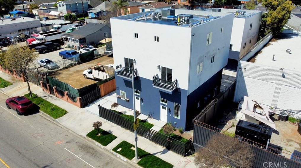 3721 San Pedro St, Los Angeles CA  90011-5615 exterior