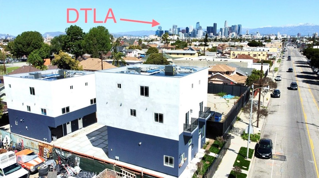 3721 San Pedro St, Los Angeles CA  90011-5615 exterior