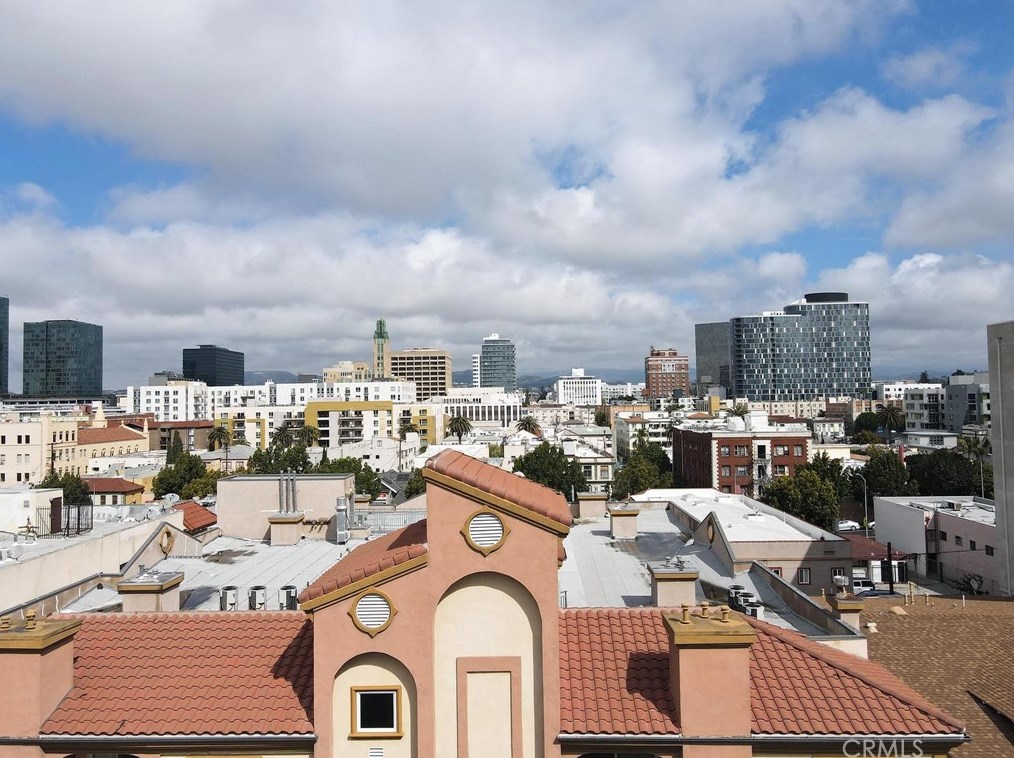 2811 Francis Ave, Los Angeles CA  90005-3392 exterior