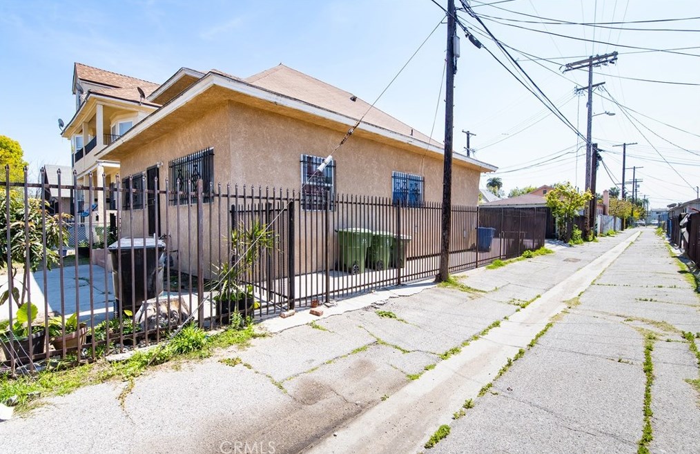 622 51st St, Los Angeles CA  90011-4020 exterior