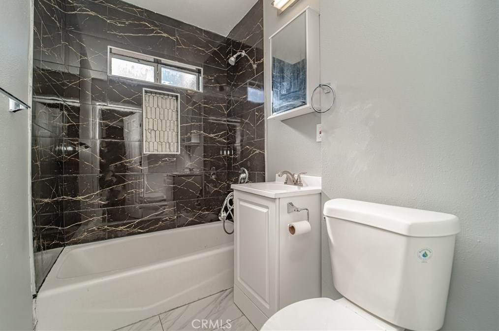 340 Elm St, Compton CA  90220-2113 exterior