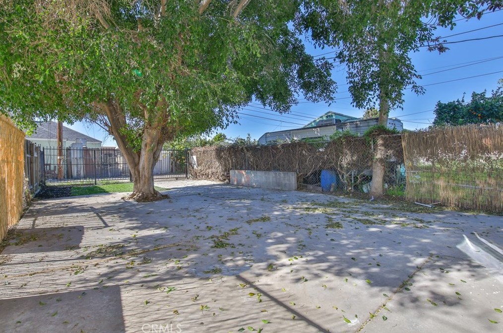 10623 Croesus Ave, Los Angeles CA  90002-3813 exterior