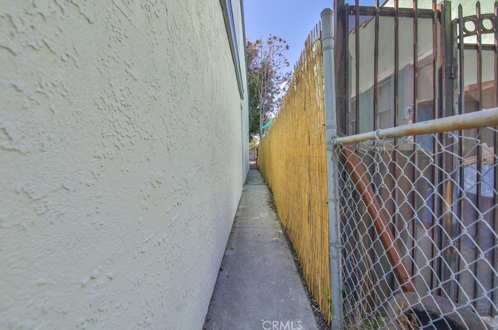 10623 Croesus Ave, Los Angeles CA  90002-3813 exterior