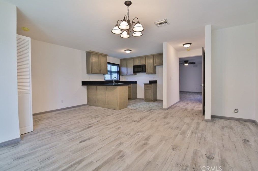 10623 Croesus Ave, Los Angeles CA  90002-3813 exterior