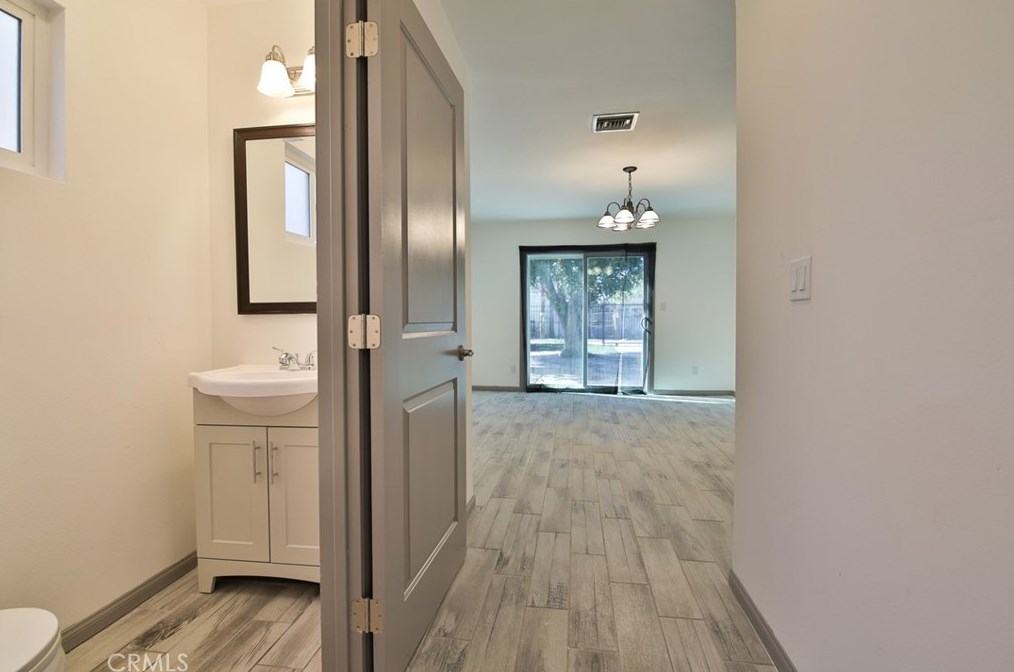 10623 Croesus Ave, Los Angeles CA  90002-3813 exterior
