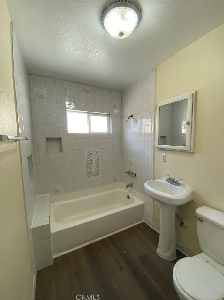 700 81st St, Los Angeles CA  90001-3216 exterior