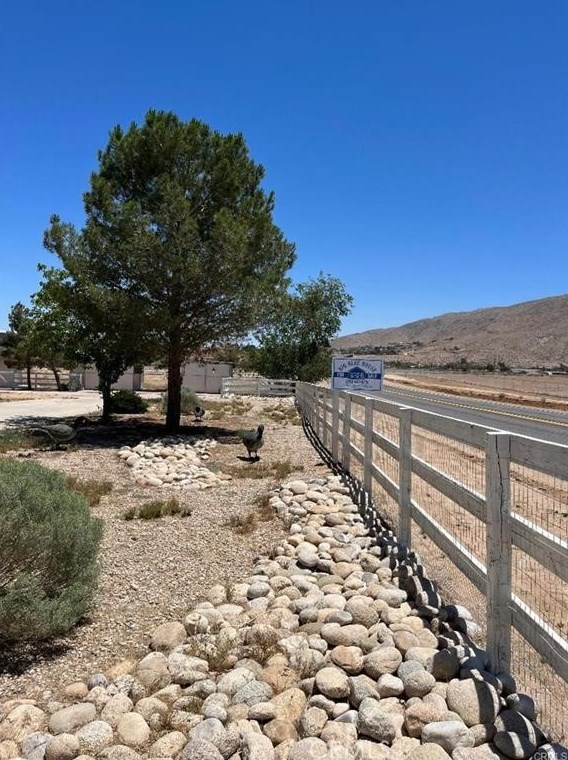 21028 Roundup Way, Apple Valley CA  92308-8649 exterior