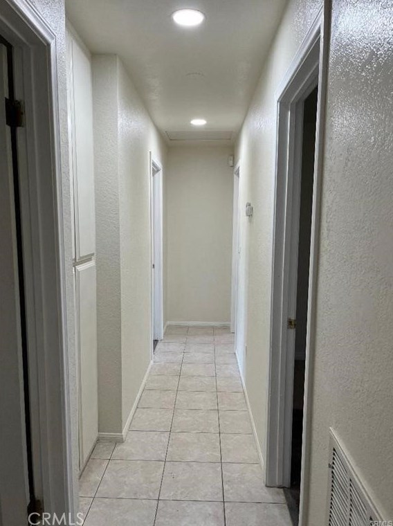 21028 Roundup Way, Apple Valley CA  92308-8649 exterior