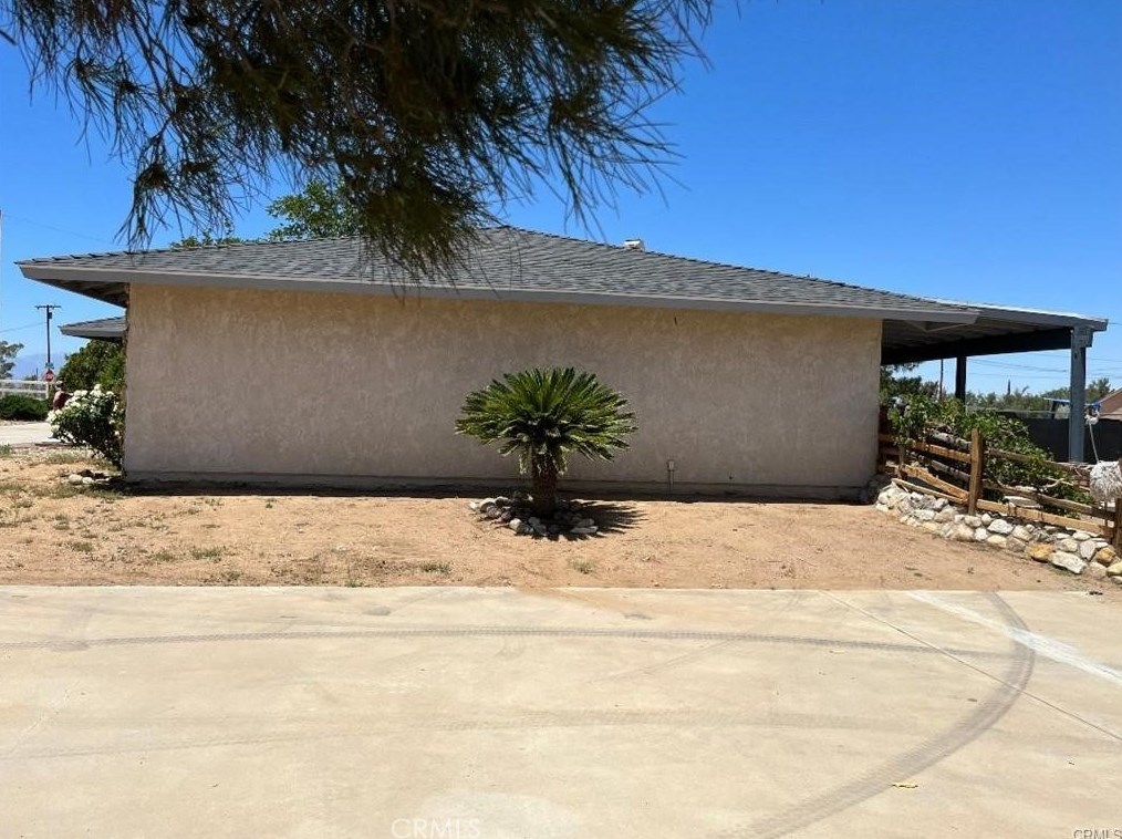 21028 Roundup Way, Apple Valley CA  92308-8649 exterior