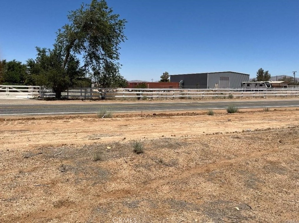 21028 Roundup Way, Apple Valley CA  92308-8649 exterior