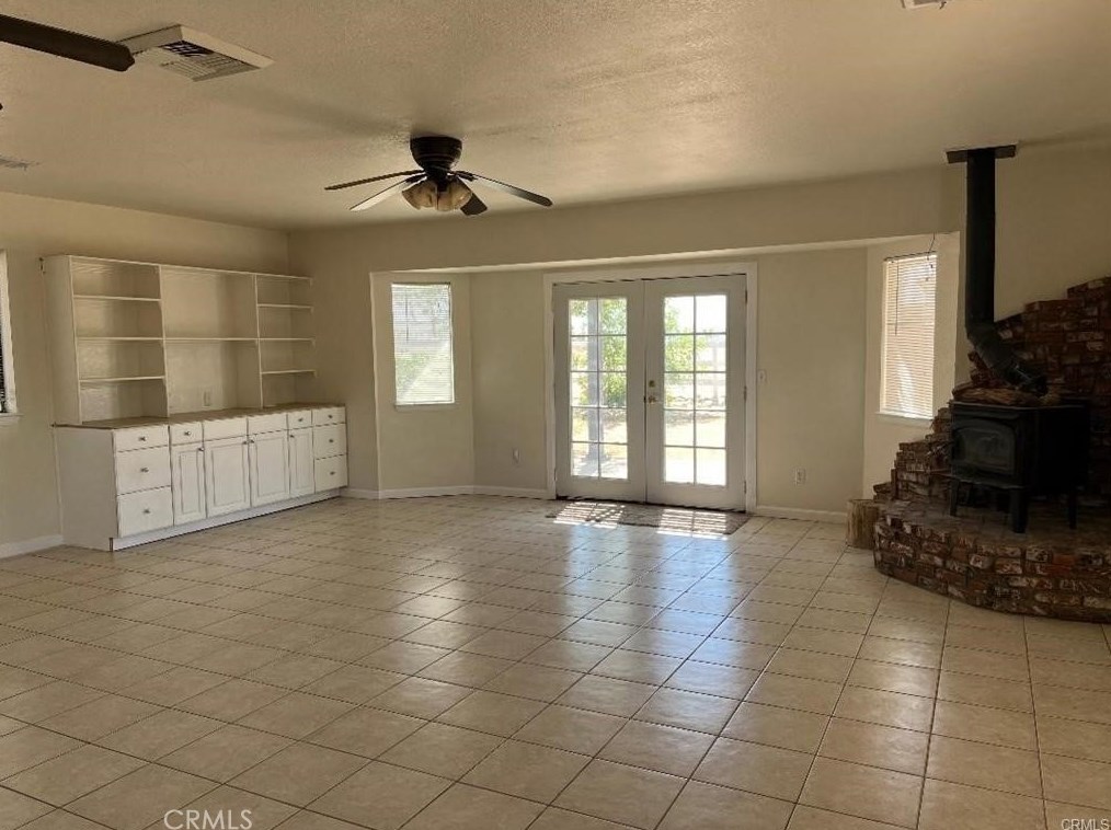 21028 Roundup Way, Apple Valley CA  92308-8649 exterior