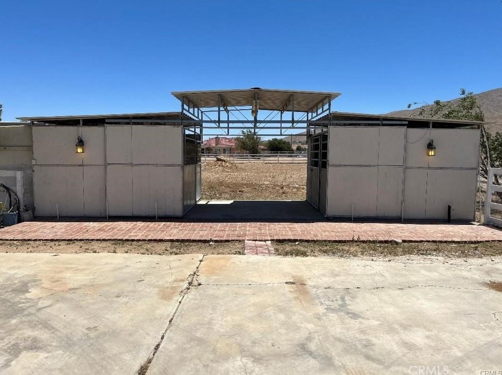 21028 Roundup Way, Apple Valley CA  92308-8649 exterior