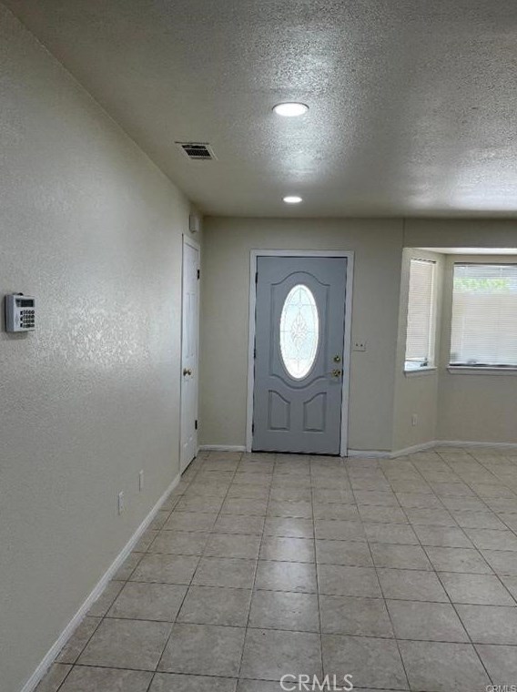 21028 Roundup Way, Apple Valley CA  92308-8649 exterior