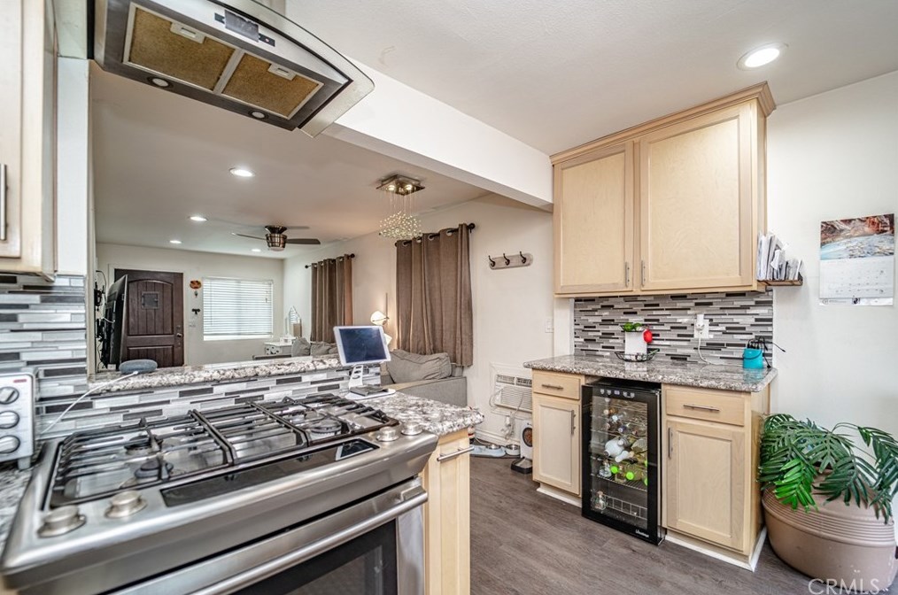2068 Cowlin Ave, Los Angeles CA  90040-1314 exterior