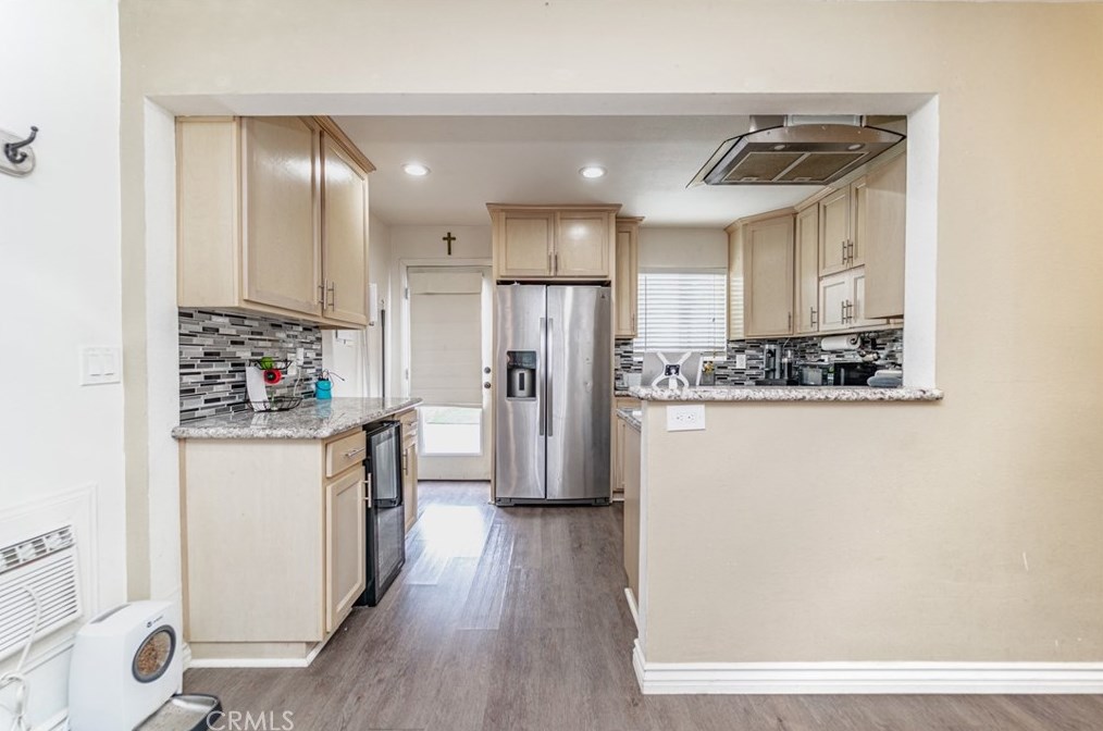 2068 Cowlin Ave, Los Angeles CA  90040-1314 exterior