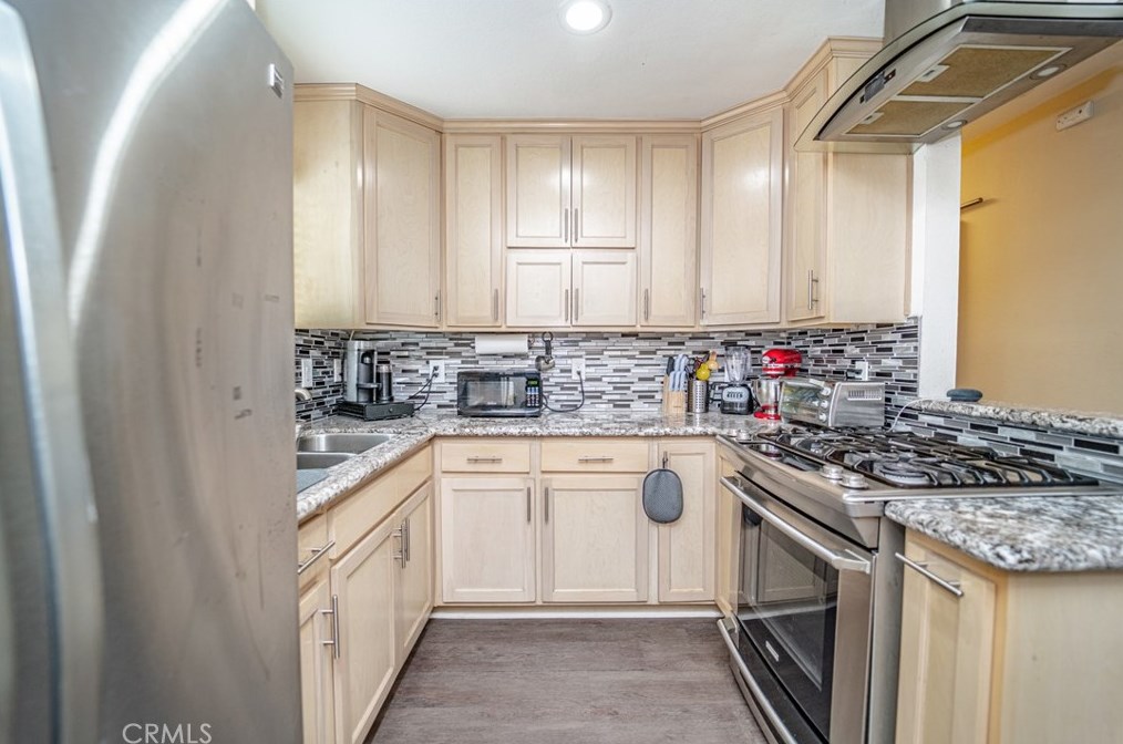 2068 Cowlin Ave, Los Angeles CA  90040-1314 exterior