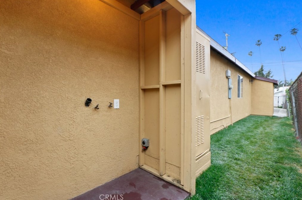 6645 Converse Ave, Los Angeles CA  90001-2021 exterior
