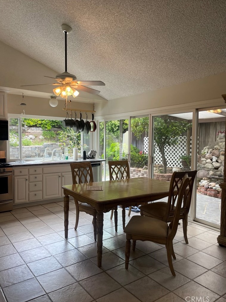 3136 Black Hl Ct, Thousand Oaks CA 91362-3515 exterior