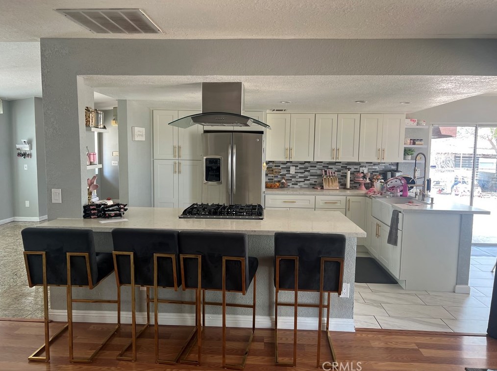 11729 2nd Ave, Hesperia CA  92345-1864 exterior