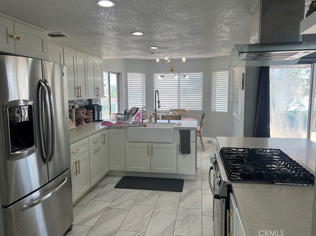 11729 2nd Ave, Hesperia CA  92345-1864 exterior