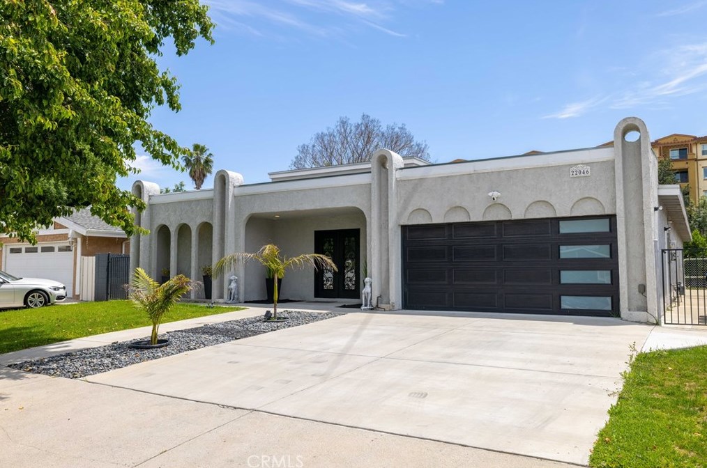 22046 Kinzie St, Chatsworth CA  91311-4030 exterior
