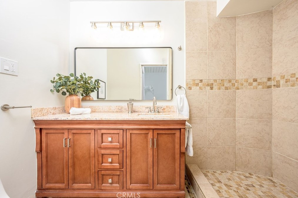 3966 Dobinson St, Los Angeles CA  90063-1751 exterior