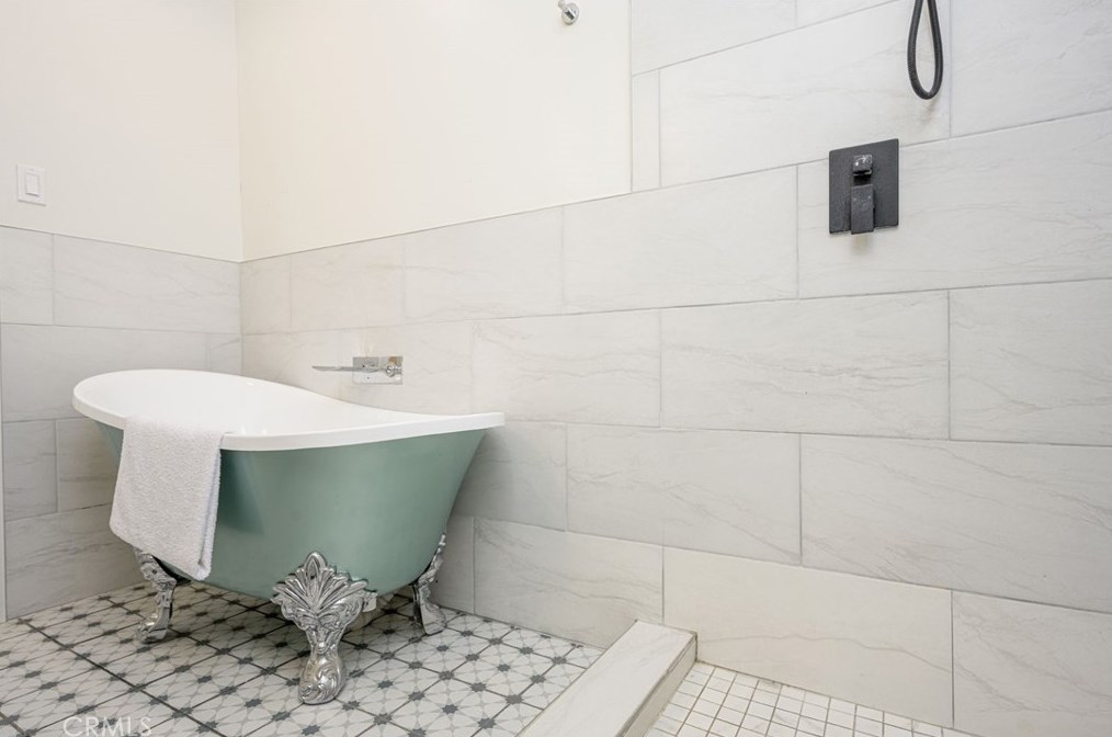 3966 Dobinson St, Los Angeles CA  90063-1751 exterior