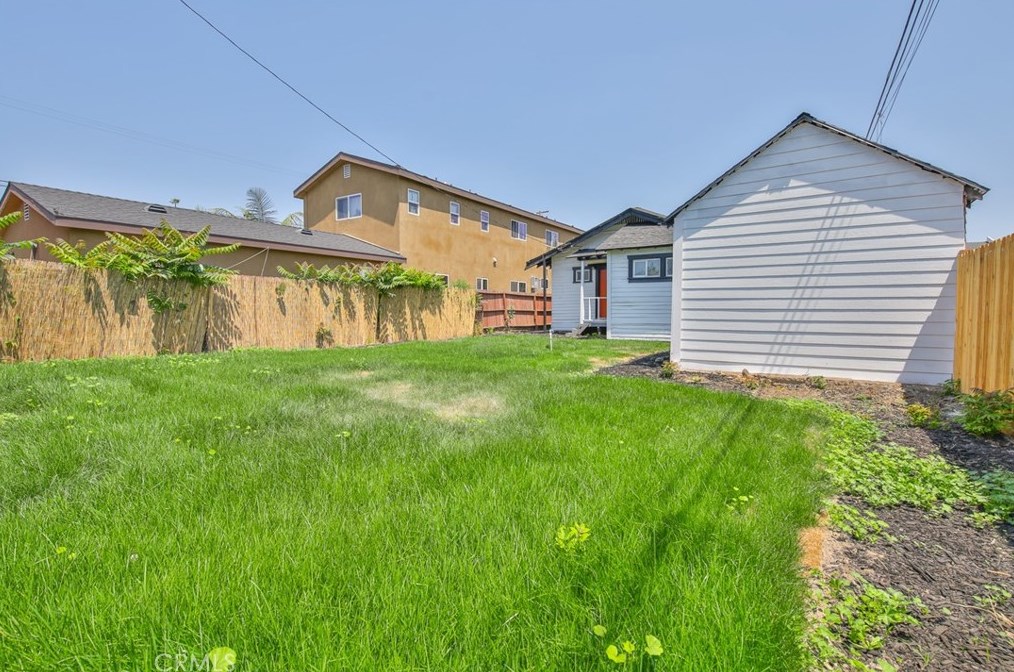 1658 68th St, Los Angeles CA  90001-2062 exterior