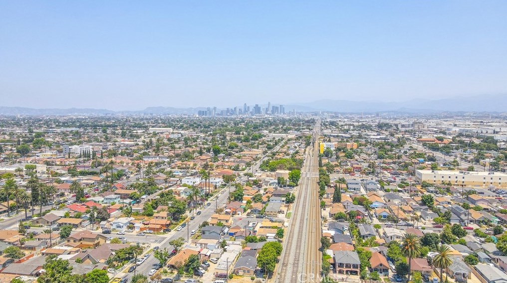 1658 68th St, Los Angeles CA  90001-2062 exterior