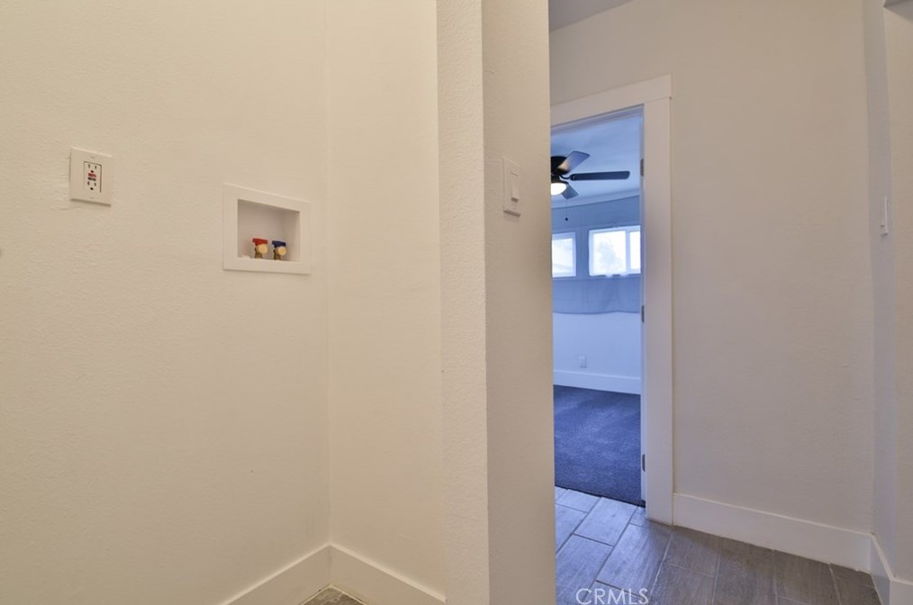 1658 68th St, Los Angeles CA  90001-2062 exterior