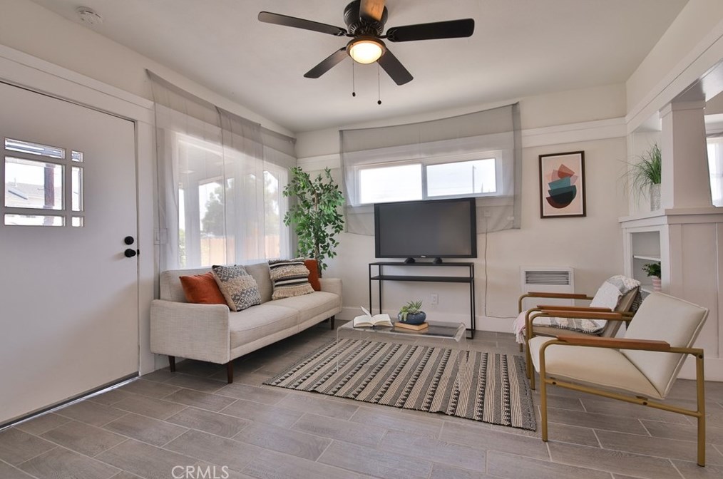 1658 68th St, Los Angeles CA  90001-2062 exterior