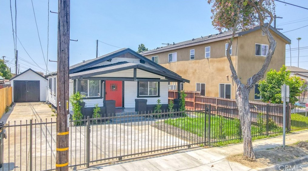 1658 68th St, Los Angeles CA  90001-2062 exterior
