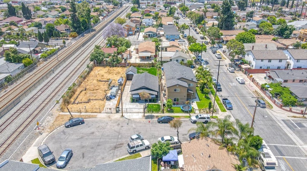 1658 68th St, Los Angeles CA  90001-2062 exterior