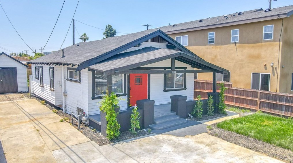 1658 68th St, Los Angeles CA  90001-2062 exterior
