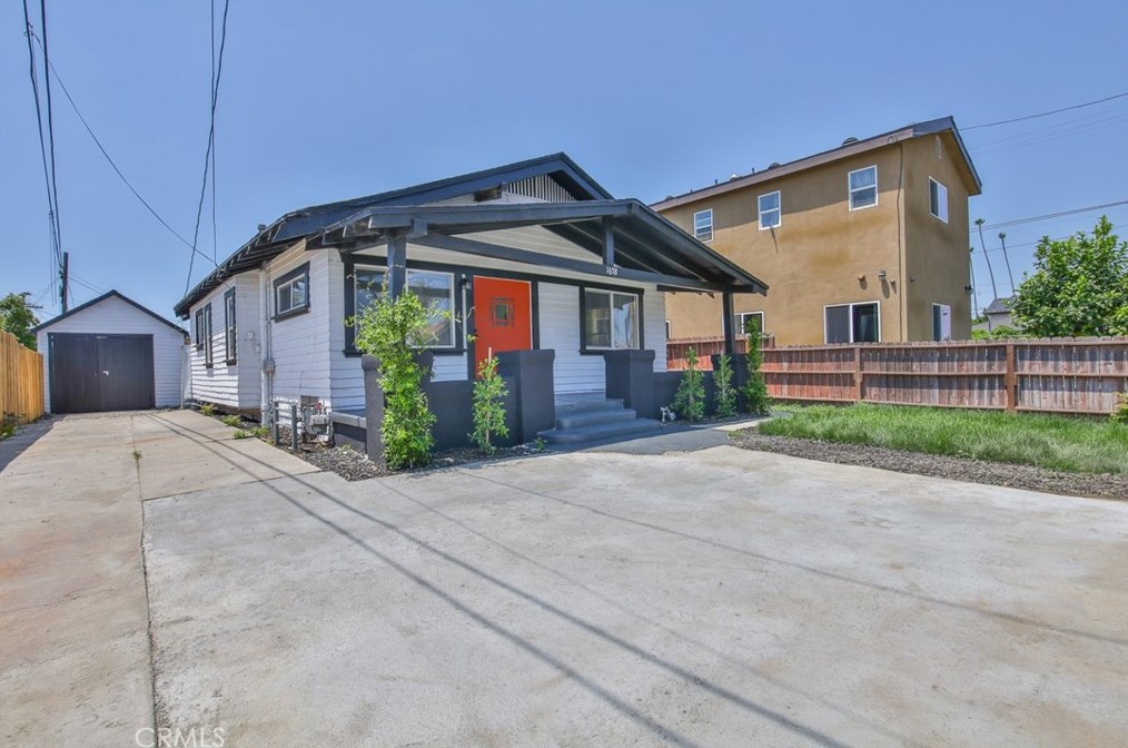 1658 68th St, Los Angeles CA  90001-2062 exterior