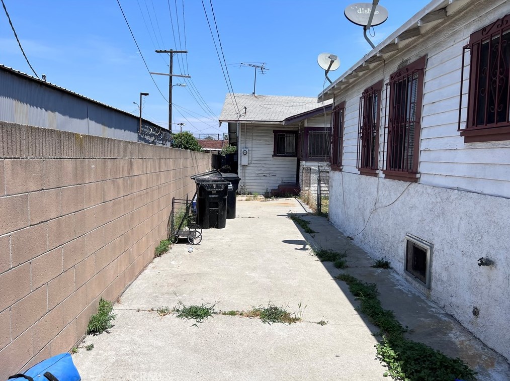 958 60 St, Los Angeles CA  90043-3256 exterior