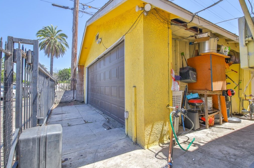106 94th St, Los Angeles CA  90003-3734 exterior