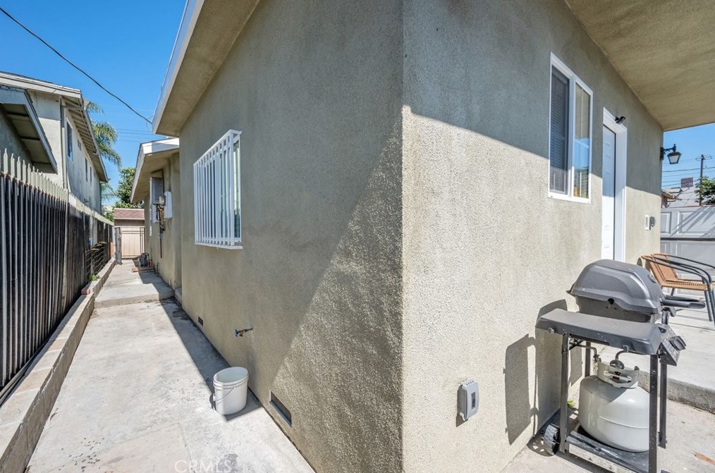 740 108th St, Los Angeles CA  90044-4345 exterior