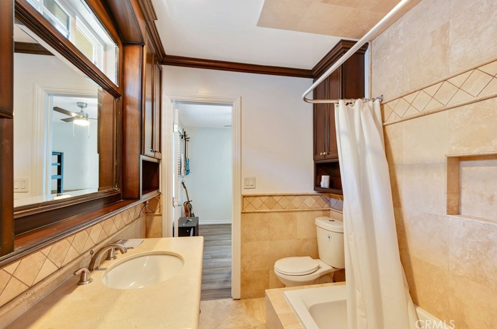 740 108th St, Los Angeles CA  90044-4345 exterior