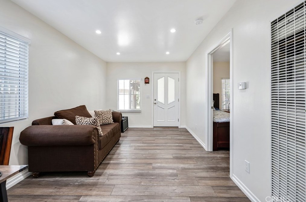 740 108th St, Los Angeles CA  90044-4345 exterior