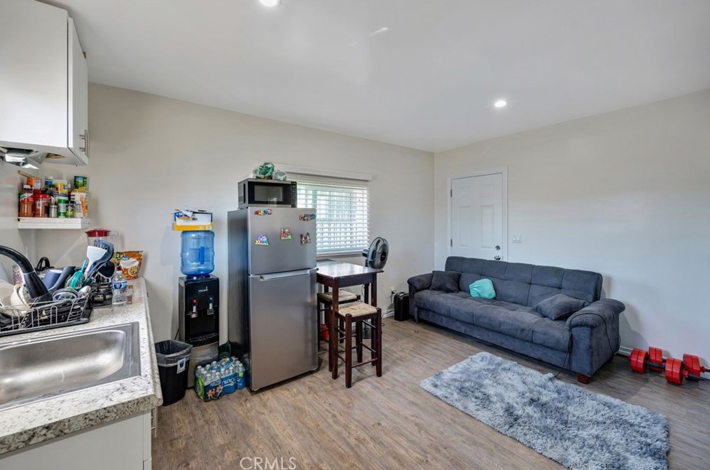 740 108th St, Los Angeles CA  90044-4345 exterior