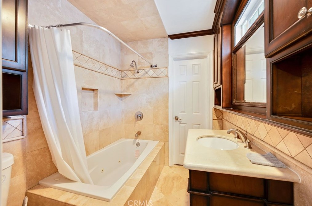 740 108th St, Los Angeles CA  90044-4345 exterior