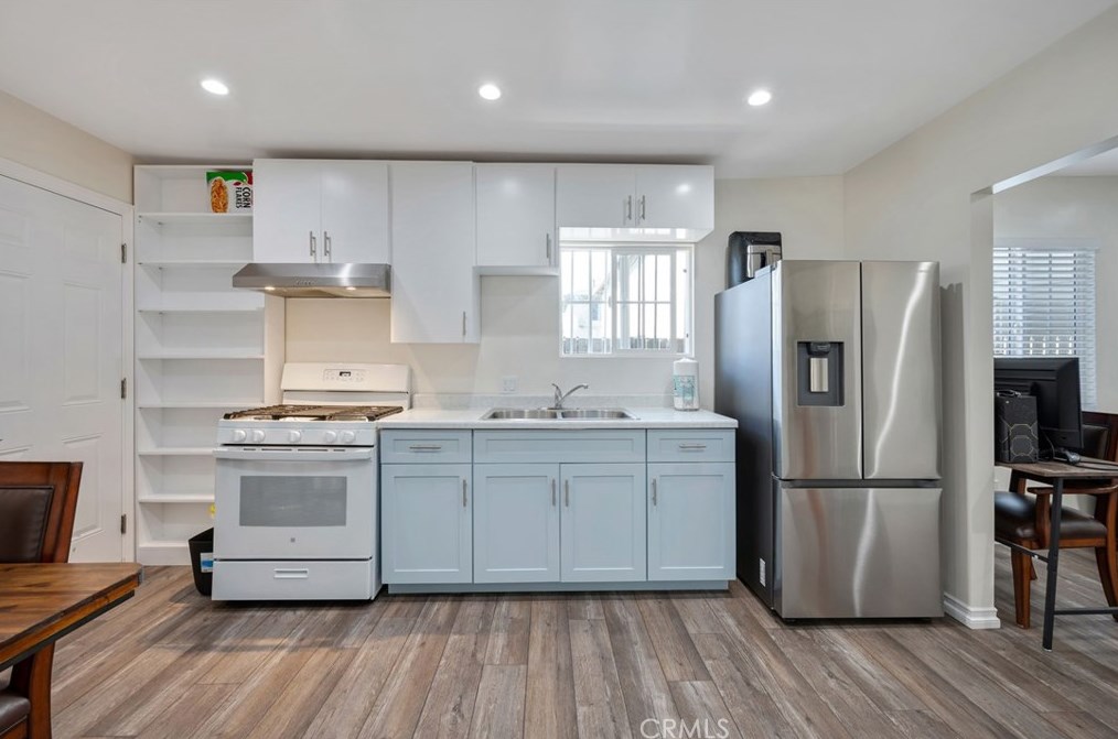 740 108th St, Los Angeles CA  90044-4345 exterior