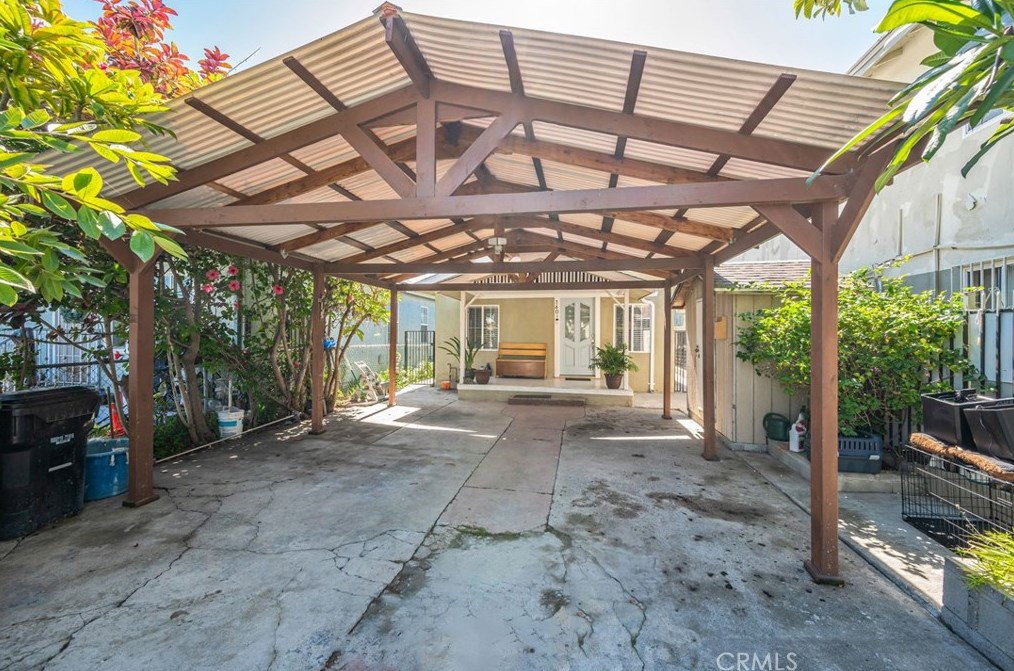 740 108th St, Los Angeles CA  90044-4345 exterior