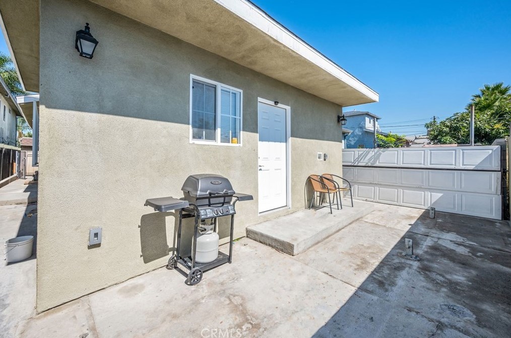 740 108th St, Los Angeles CA  90044-4345 exterior