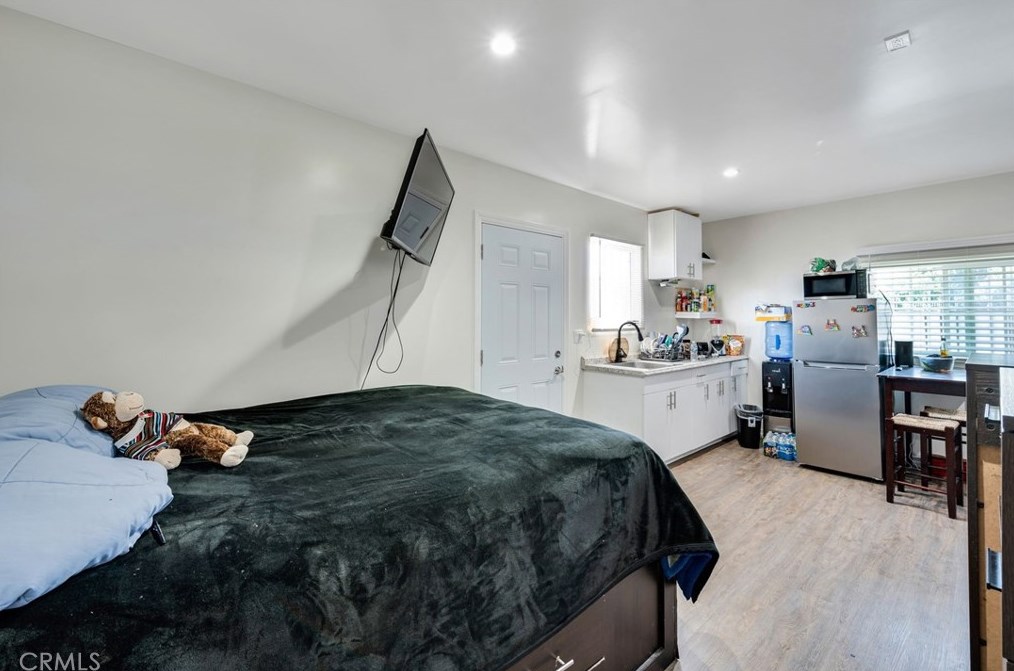 740 108th St, Los Angeles CA  90044-4345 exterior