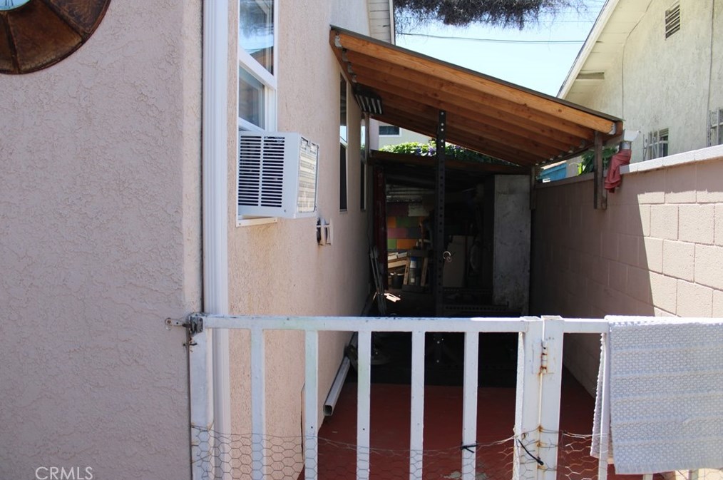 132 82nd St, Los Angeles CA  90003-3120 exterior