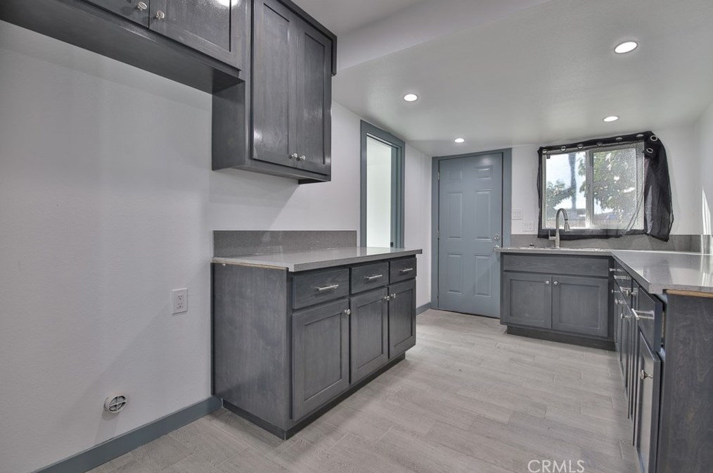 8917 Elm St, Los Angeles CA  90002-1804 exterior