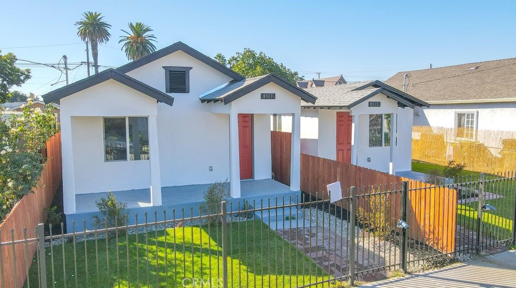 8917 Elm St, Los Angeles CA  90002-1804 exterior